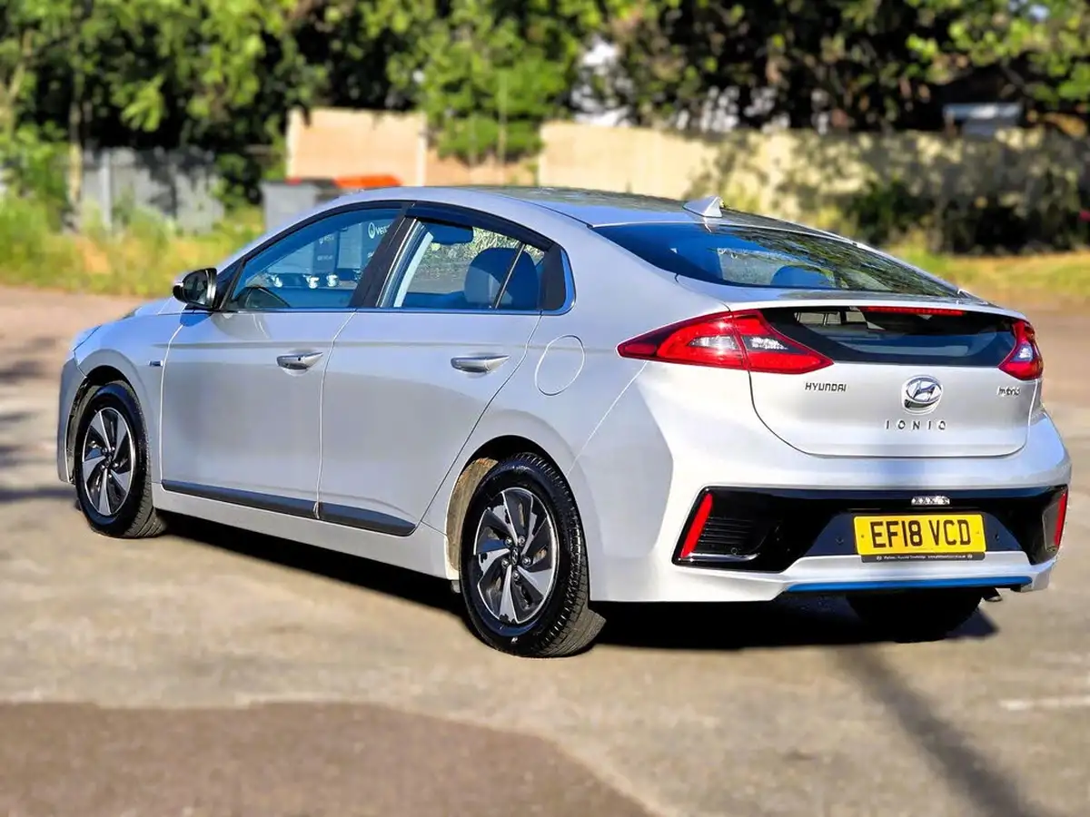 2018-hyundai-ioniq-16-gdi-premium-se-hybrid-big-14