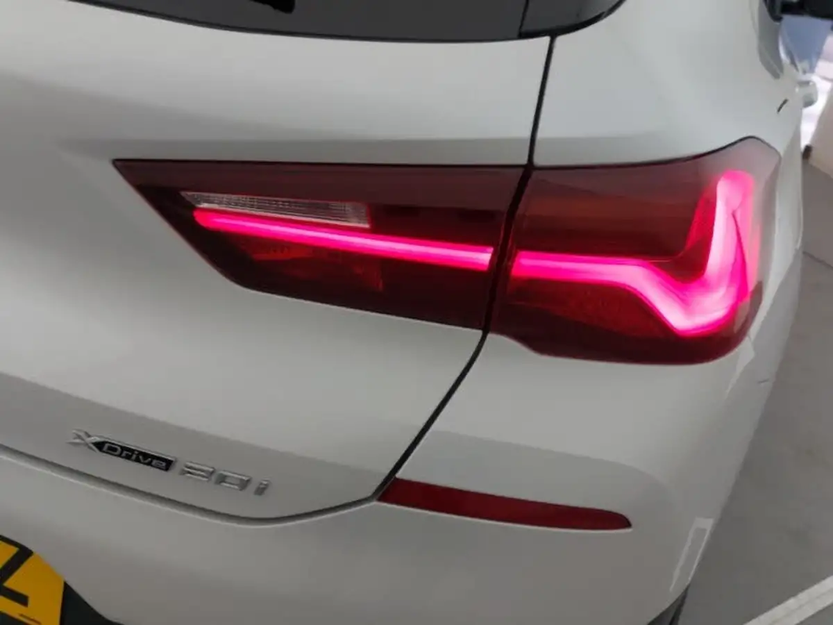 2021-bmw-x2-20-xdrive20i-sport-big-13