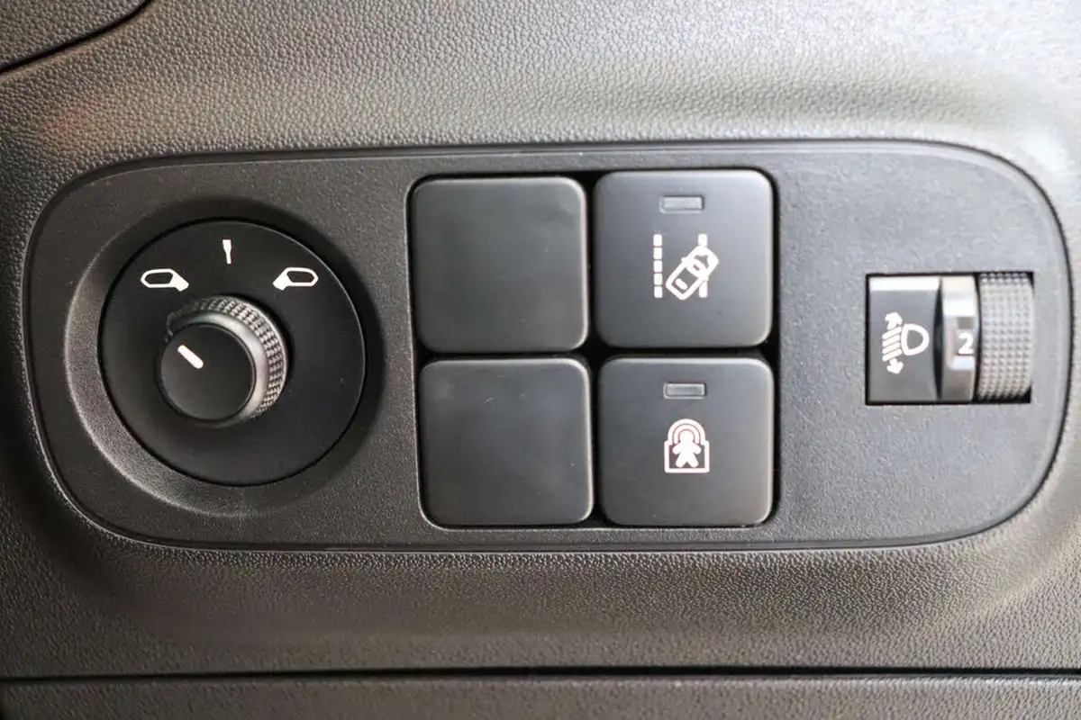 2018-citroen-c3-12-puretech-feel-82ps-big-67