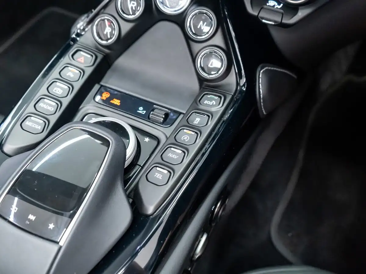2023-aston-martin-vantage-40-v8-vantage-roadster-auto-big-43