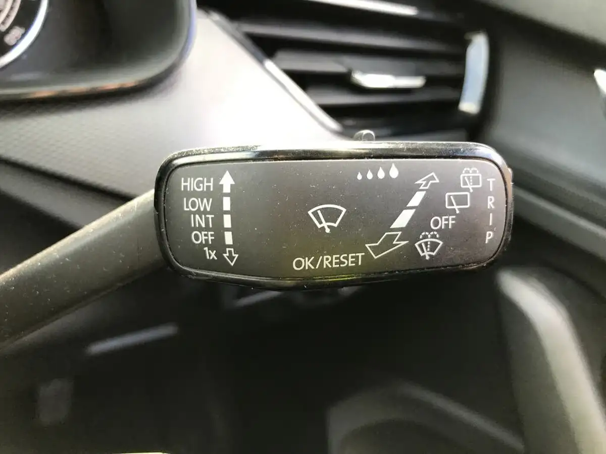 2022-skoda-scala-10-tsi-s-big-35