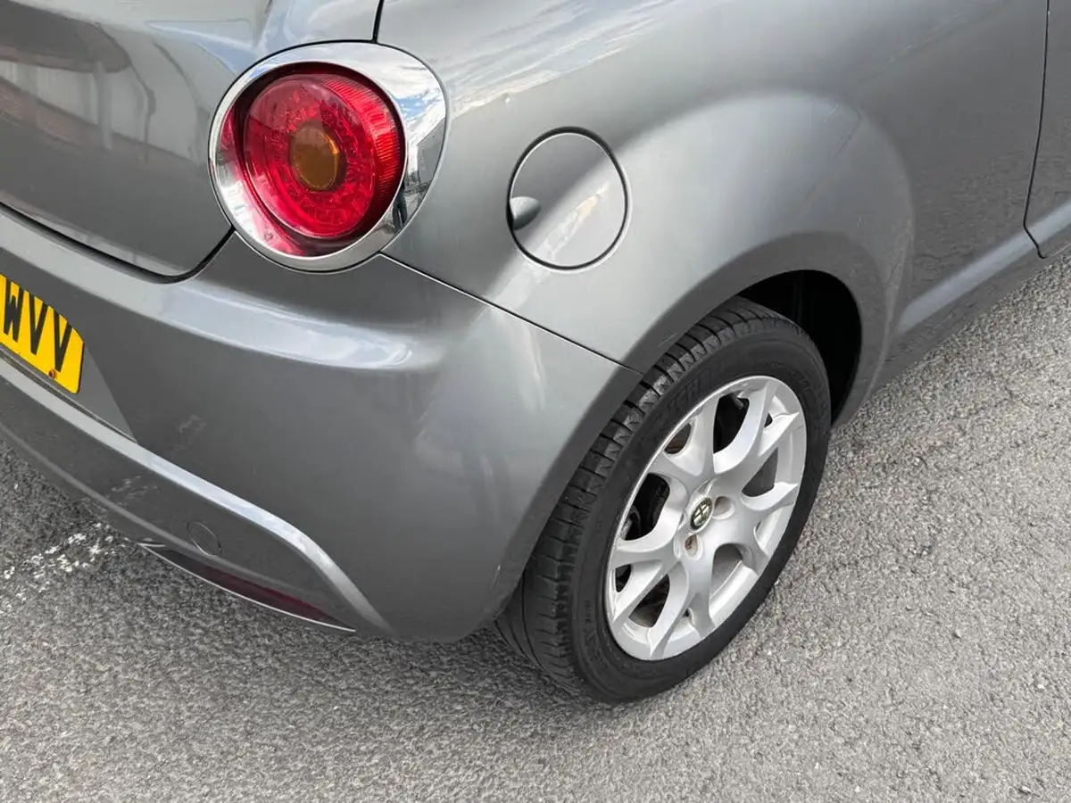2009-alfa-romeo-mito-14-lusso-16v-big-11