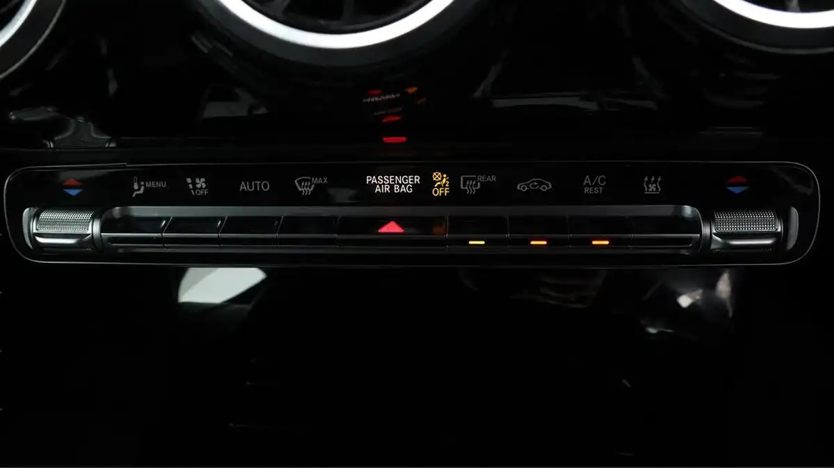 2021-mercedes-benz-a-class-13-a250e-amg-line-hatchback-5d-big-34