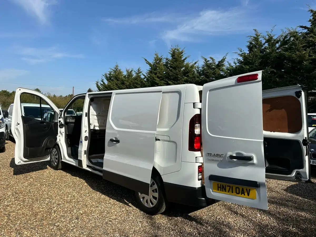 2021-renault-trafic-20dci-ll30-energy-120-business-panel-big-18
