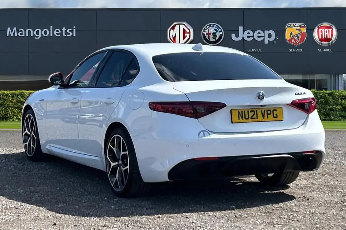2021-alfa-romeo-giulia-20-veloce-276bhp-big-2