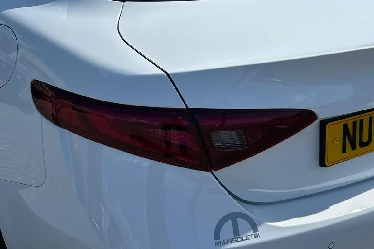 2021-alfa-romeo-giulia-20-veloce-276bhp-big-26