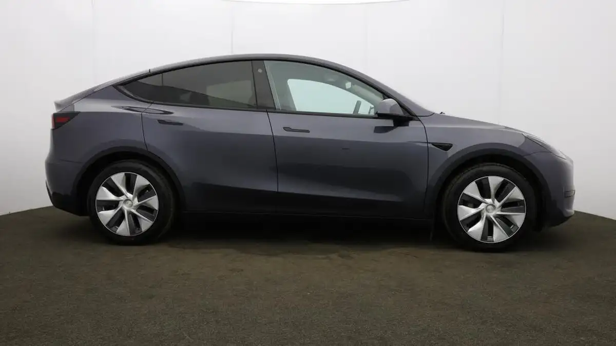 2022-tesla-model-y-e-rwd-big-52