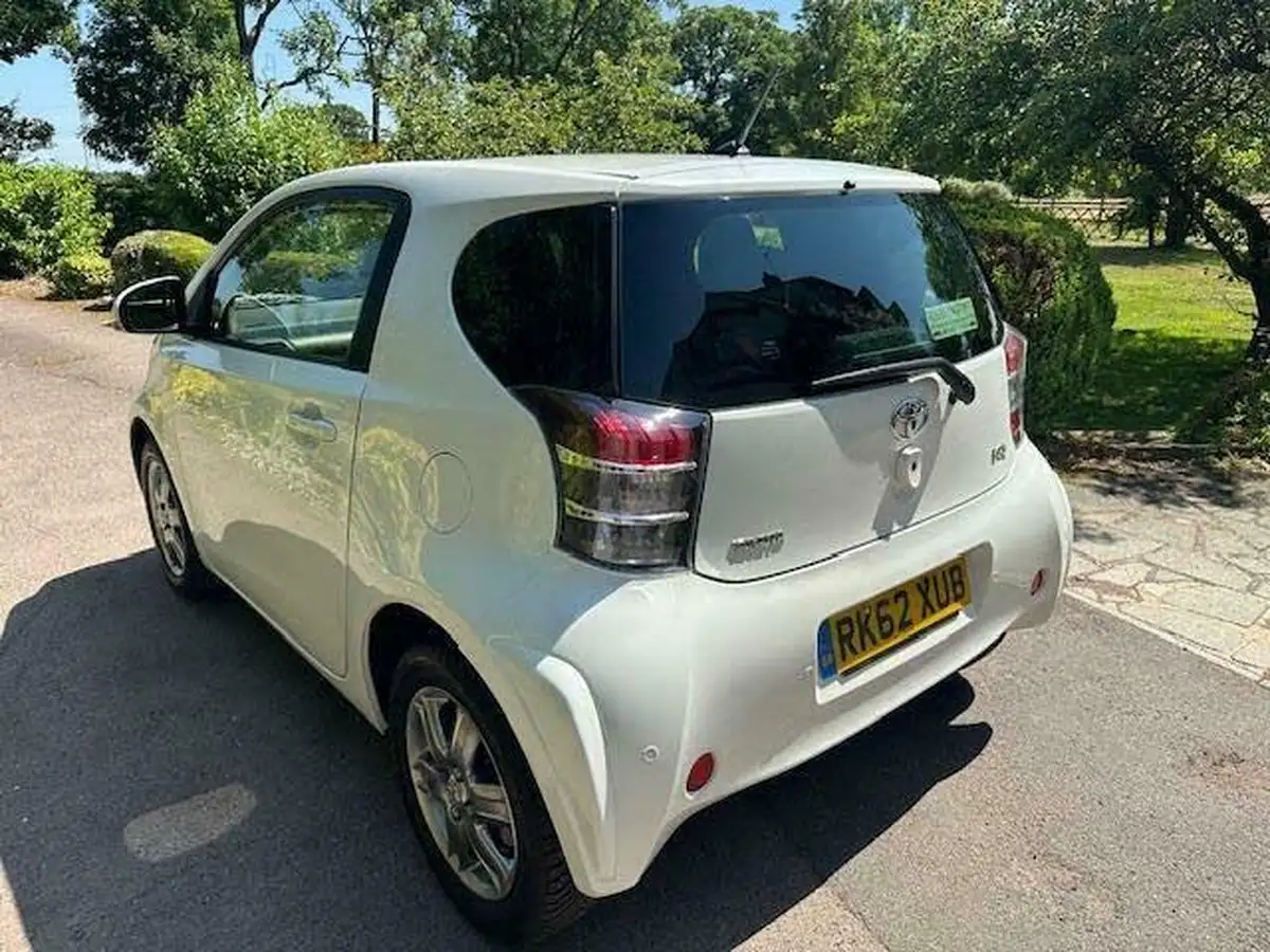 2012-toyota-iq-10-2-vvt-i-multidrive-big-8