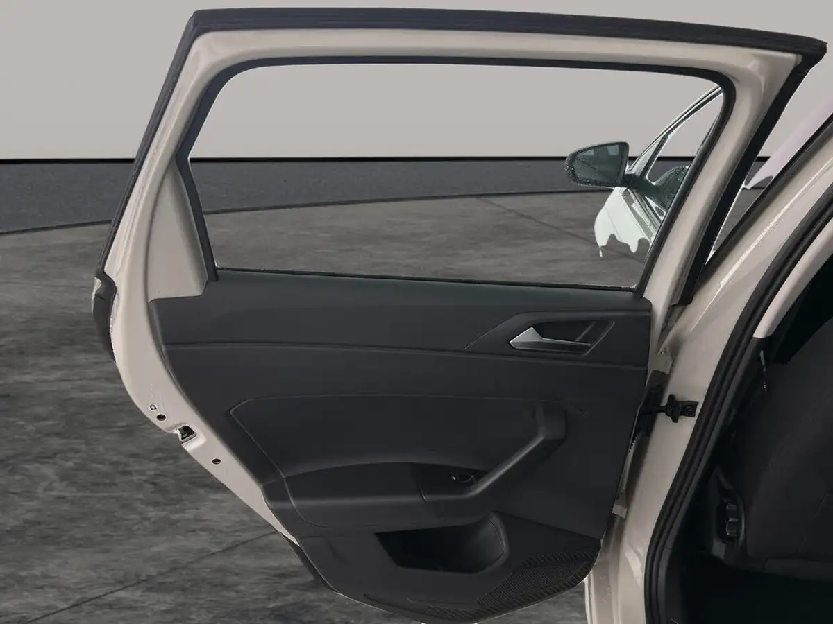 2023-volkswagen-polo-10-life-big-17