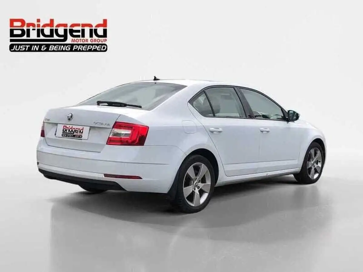 2019-skoda-octavia-16tdi-se-drive-hatchback-big-2