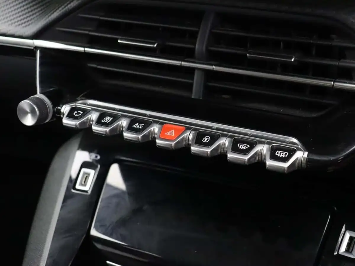 2022-peugeot-2008-suv-12-puretech-allure-premium-100bhp-big-27