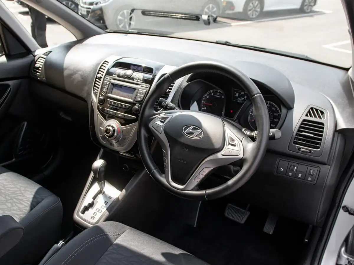 2015-hyundai-ix20-16-active-big-3