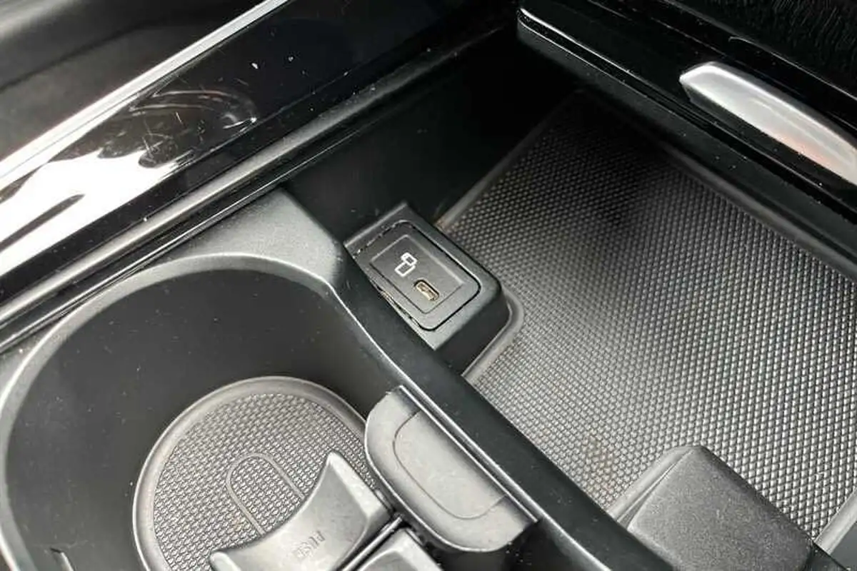 2021-mercedes-benz-eqa-e-eqa-250-amg-line-big-39