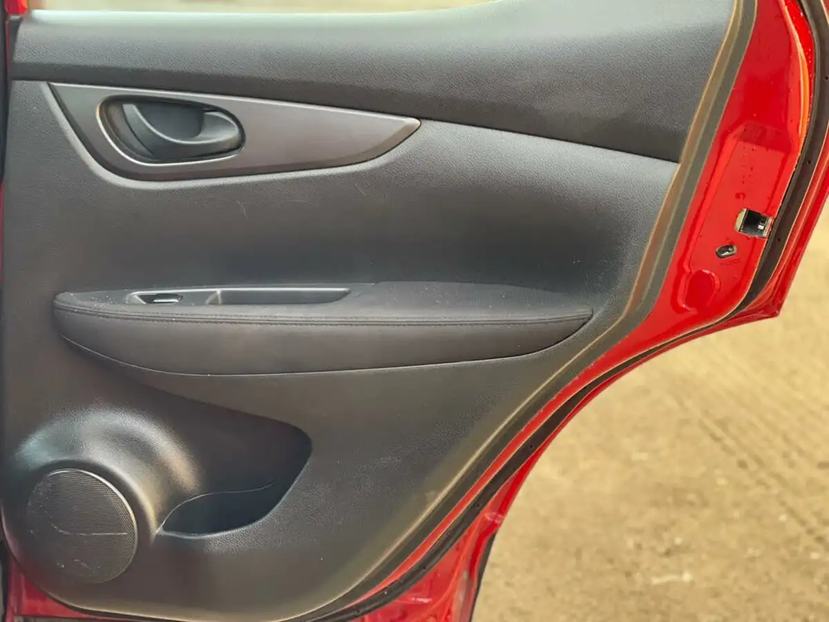 2015-nissan-qashqai-15dci-visia-smart-vision-pack-big-42