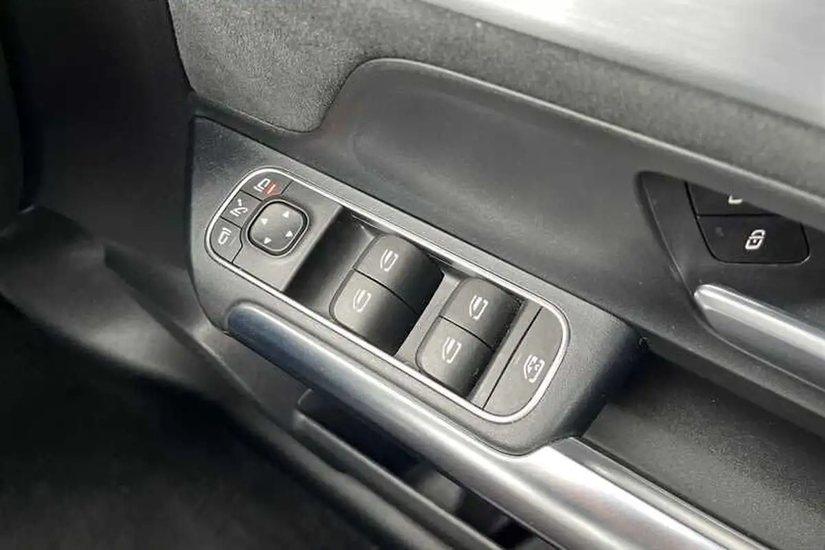 2021-mercedes-benz-eqa-e-eqa-250-amg-line-big-15