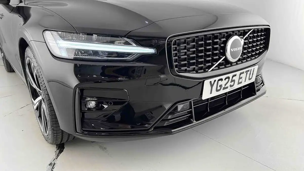 2025-volvo-v60-20-b4-plus-station-wagon-big-24