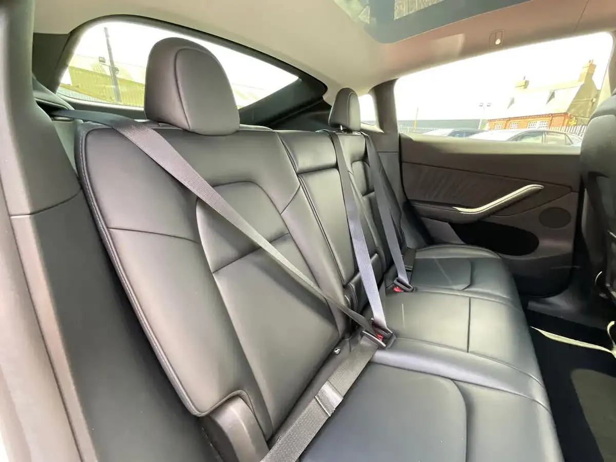 2022-tesla-model-y-e-long-range-big-12