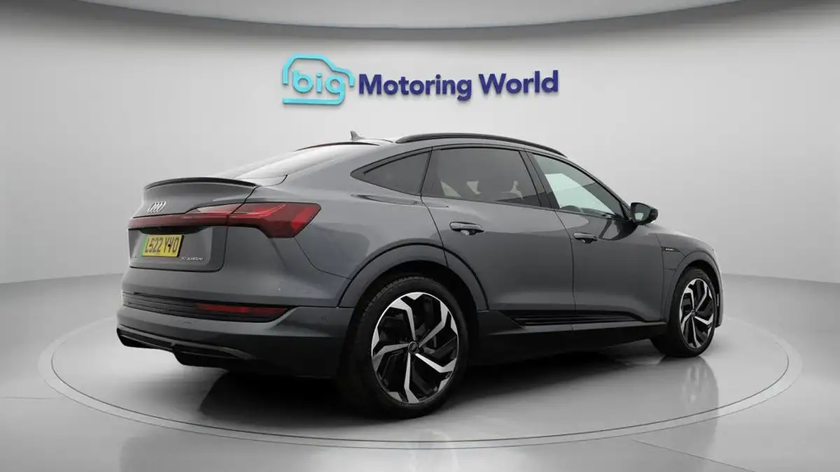 2022-audi-e-tron-50e-black-edition-sportback-big-7