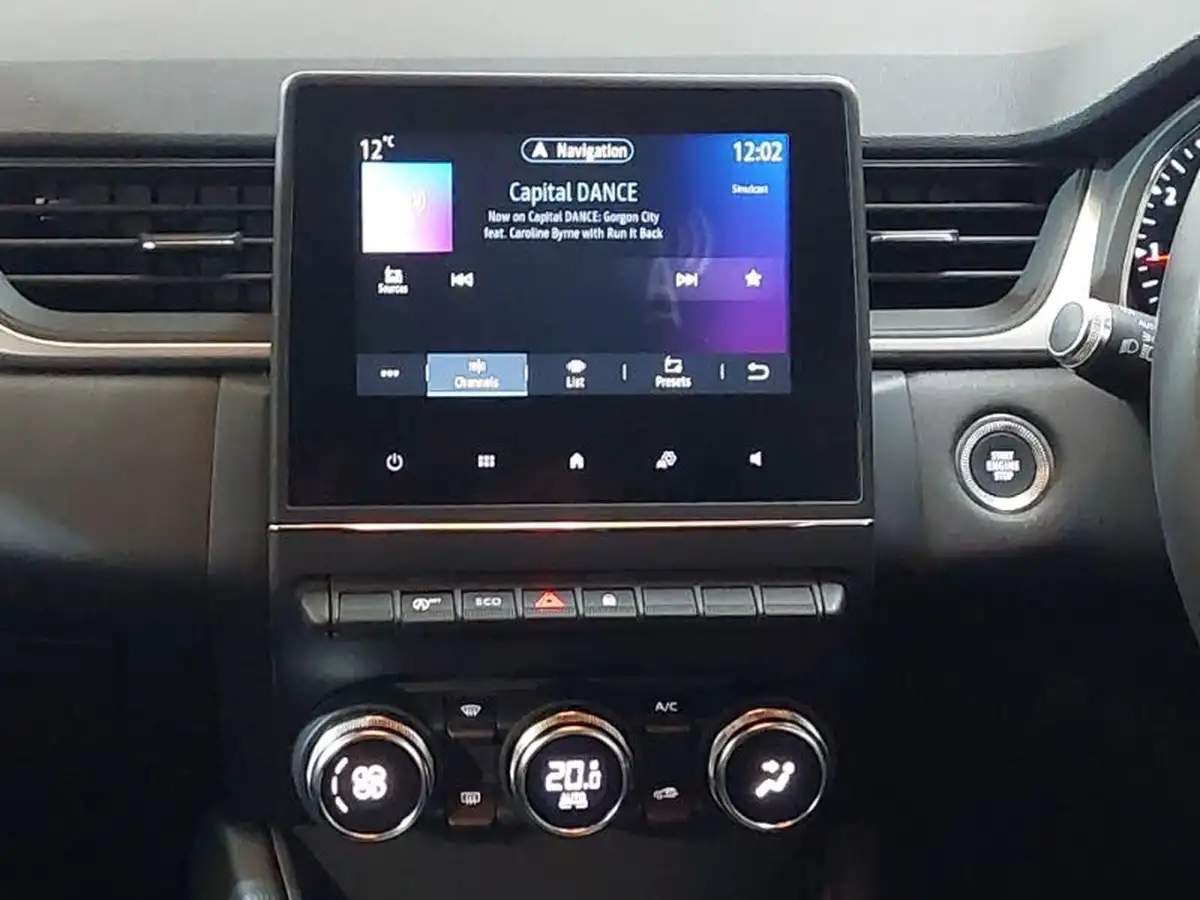 2021-renault-captur-13-tce-iconic-140ps-big-10