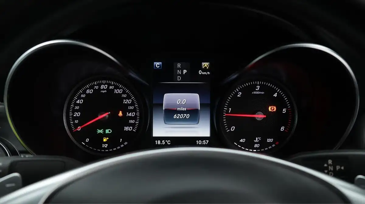 2018-mercedes-benz-c-class-21d-c220d-amg-line-premiumss-coupe-2d-9g-tronic-plus-big-10
