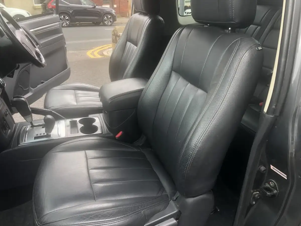 2016-mitsubishi-shogun-32td-warrior-32-di-dc-187bhpeu6-4x4-swb-window-van-auto-big-19