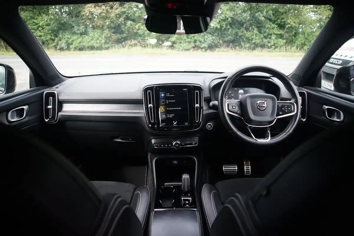 2020-volvo-xc40-15-t3-r-design-geartronic-big-2