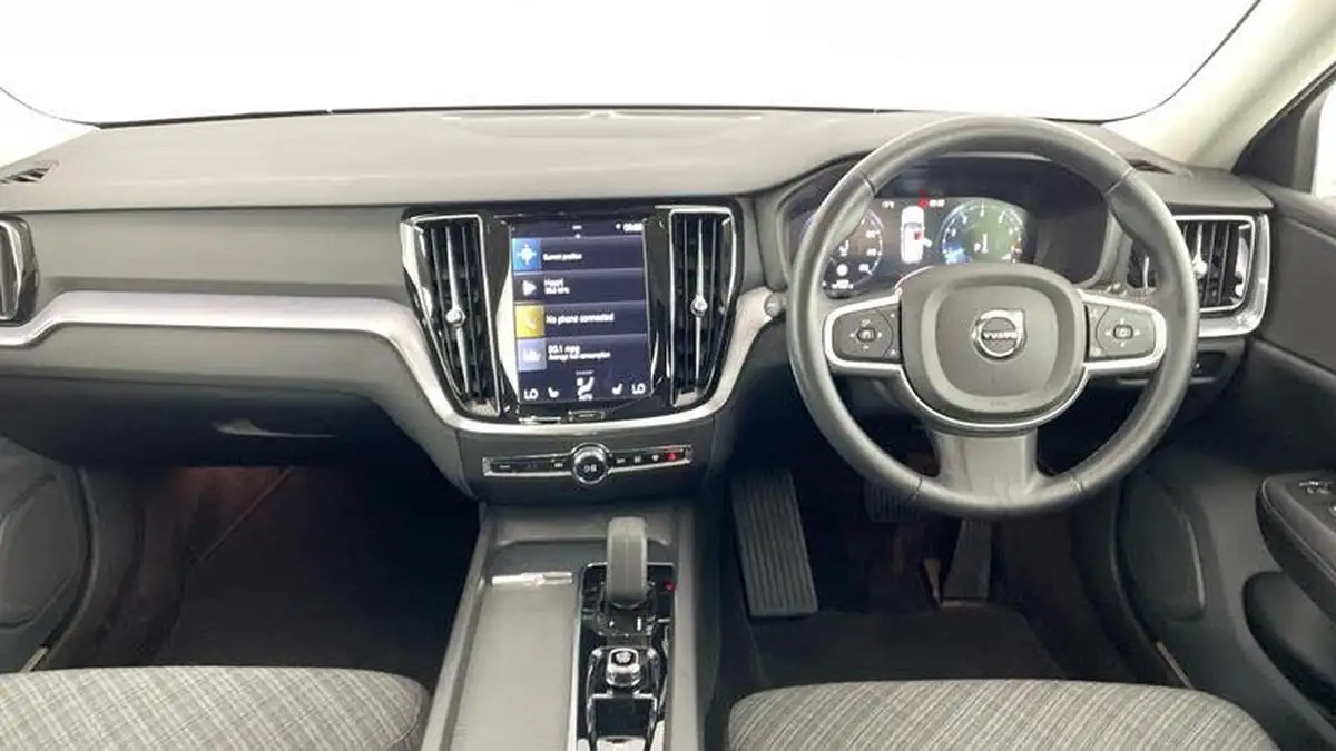 2022-volvo-v60-20-b3-momentum-161bhp-big-7