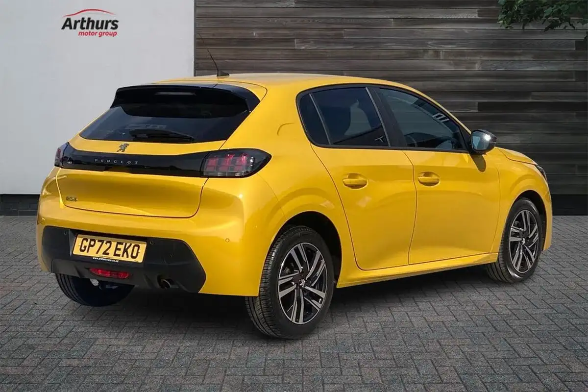 2023-peugeot-208-12-puretech-active-premium-100ps-big-2