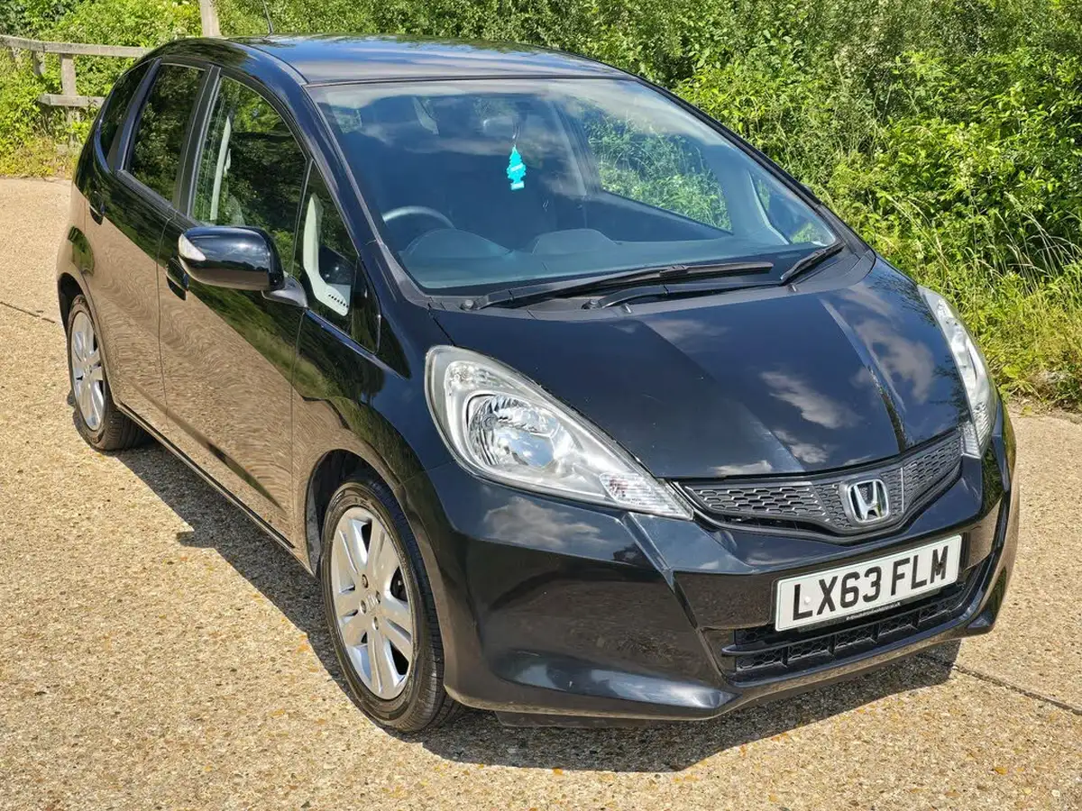 2013-honda-jazz-14-es-plus-cvt-big-6