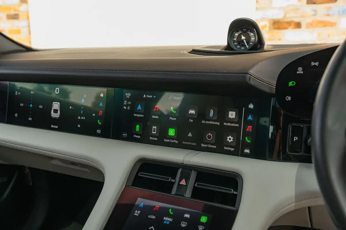 2021-porsche-taycan-e-base-476ps-performance-battery-plus-big-51