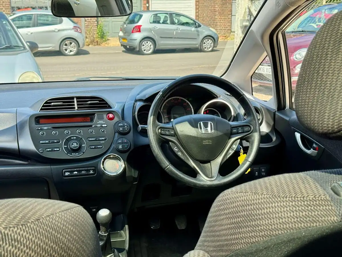 2014-honda-jazz-14-ex-big-11