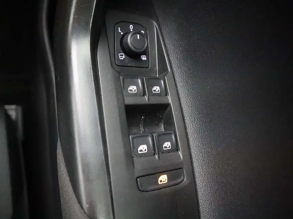2022-volkswagen-polo-10-life-big-33