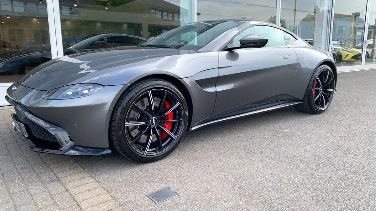 2019-aston-martin-vantage-40-v8-vantage-big-27