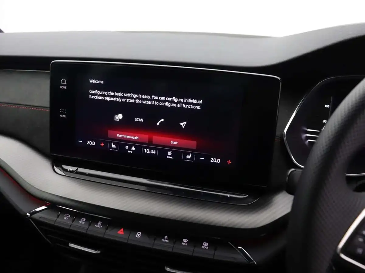 2023-skoda-octavia-20-tsi-vrs-estate-big-30
