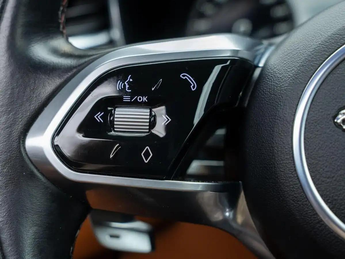 2022-jaguar-f-pace-50-v8-p550-svr-big-29