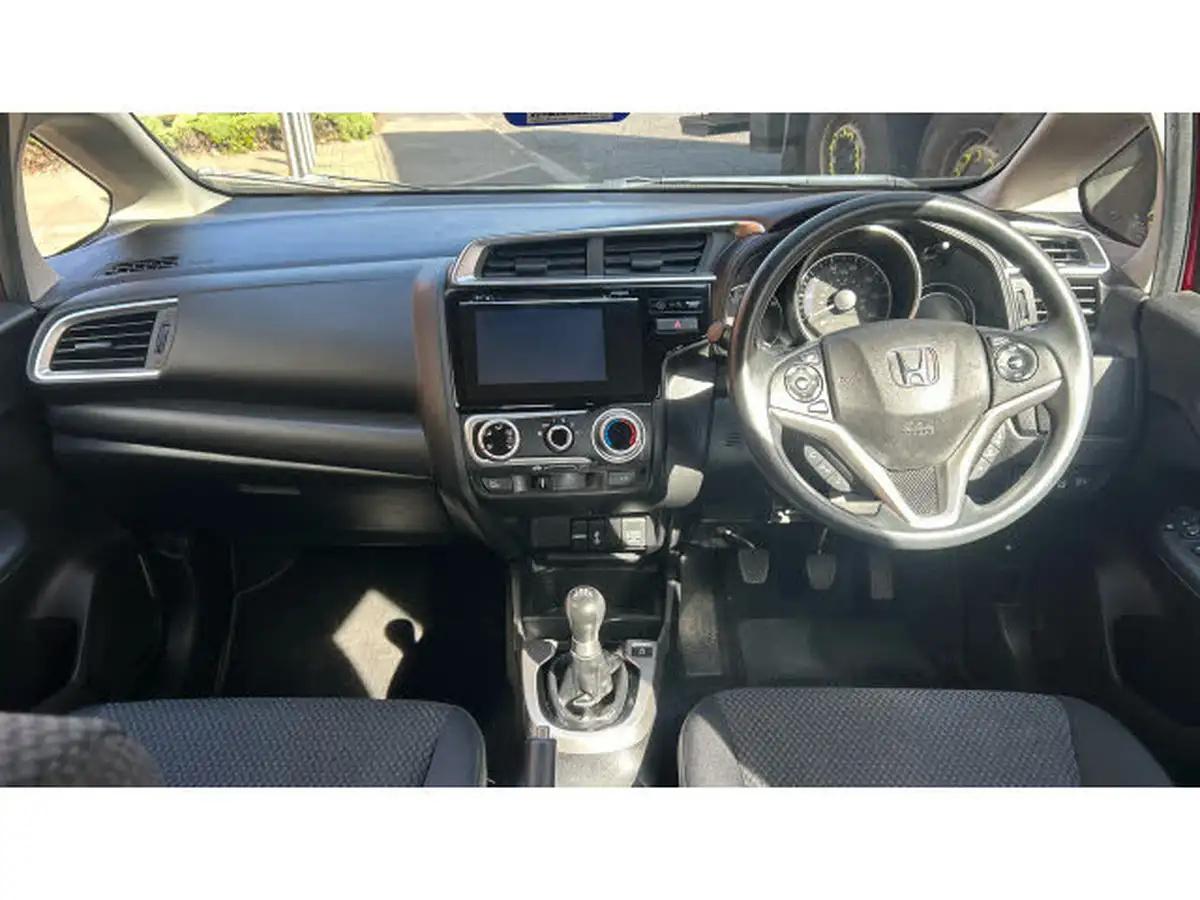 2018-honda-jazz-13-i-vtec-se-navi-big-3