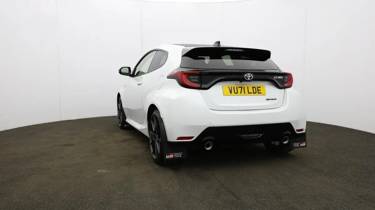 2021-toyota-yaris-16-gr-circuit-pack-big-9