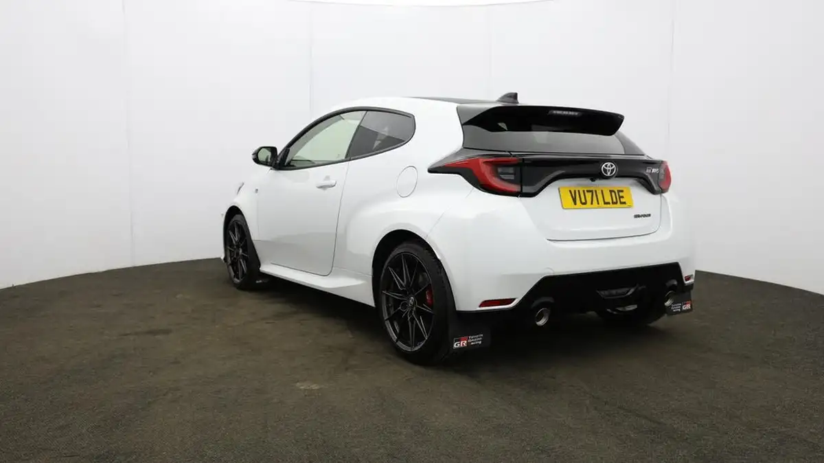 2021-toyota-yaris-16-gr-circuit-pack-big-33