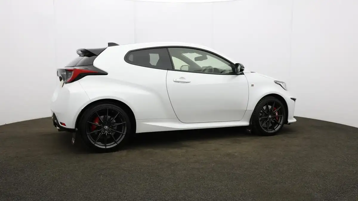 2021-toyota-yaris-16-gr-circuit-pack-big-49