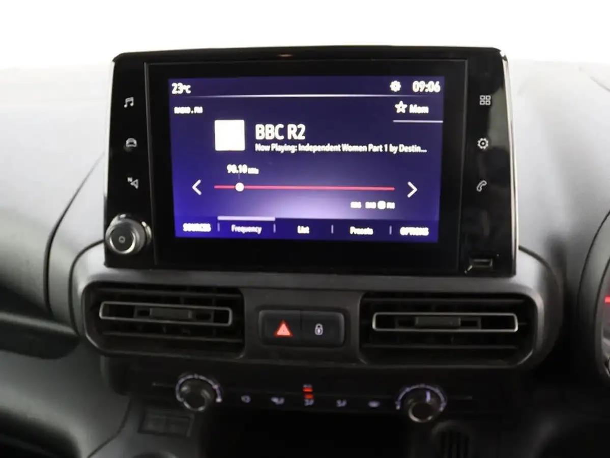 2022-vauxhall-combo-life-15-edition-big-12