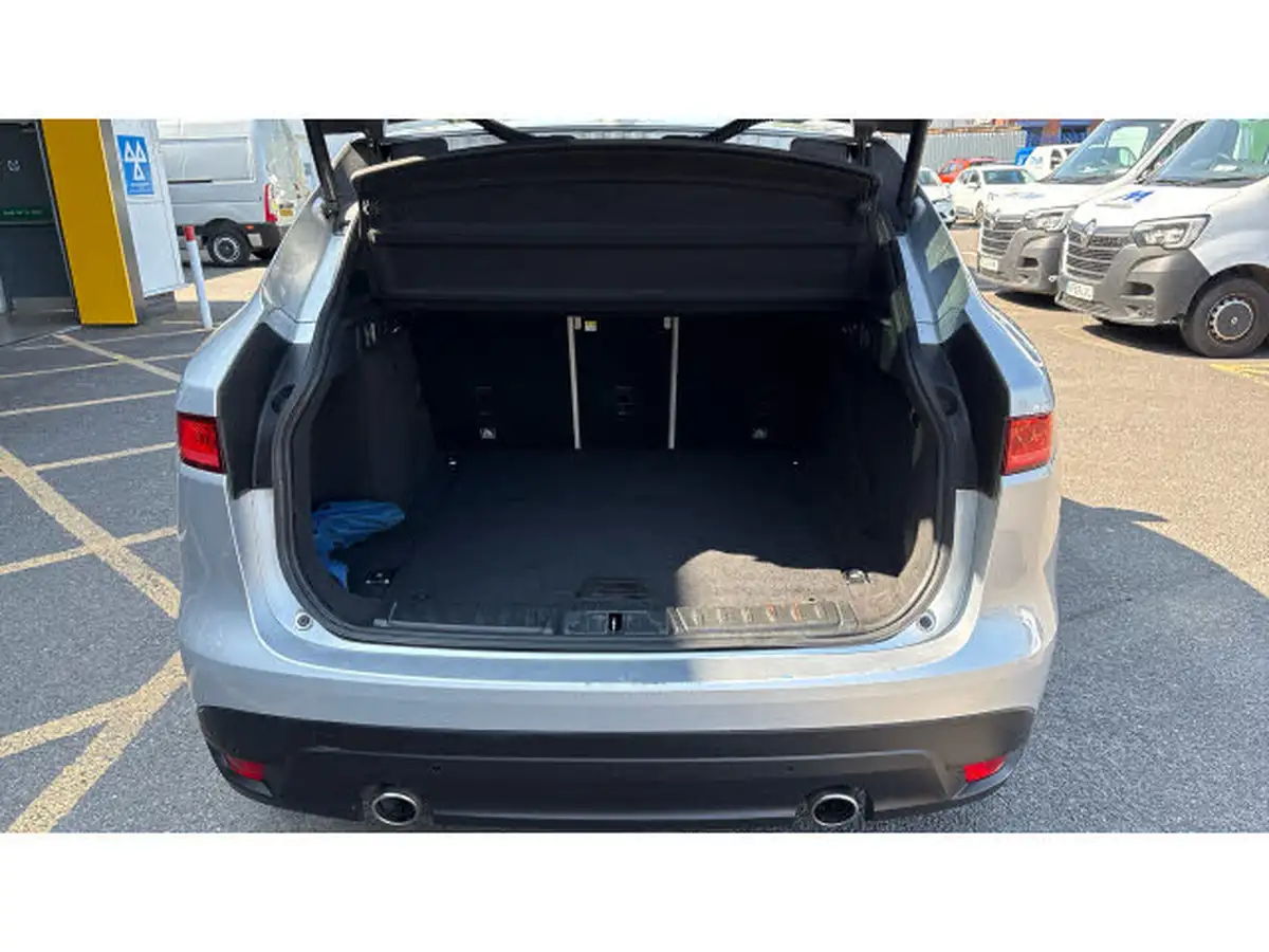 2017-jaguar-f-pace-30td-portfolio-big-3