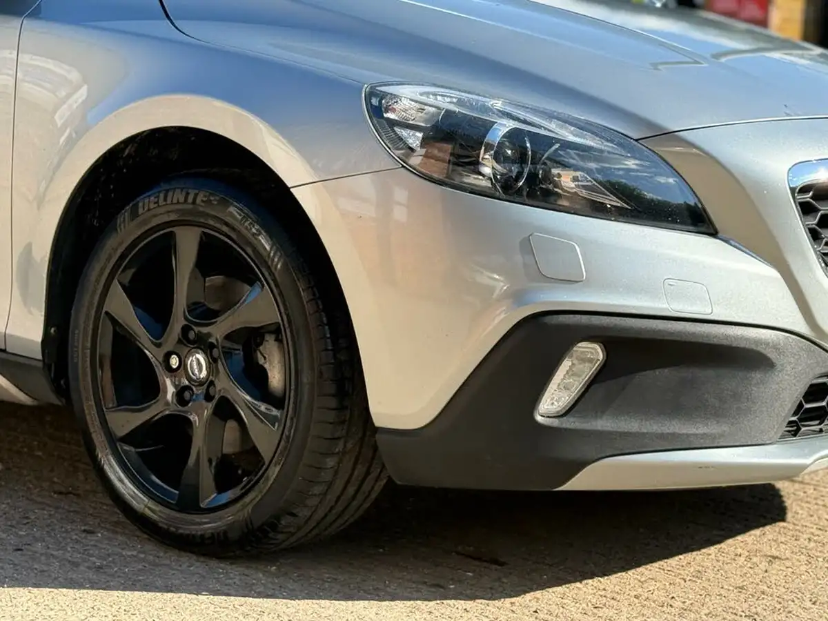 2014-volvo-v40-16td-d2-cross-country-lux-big-18