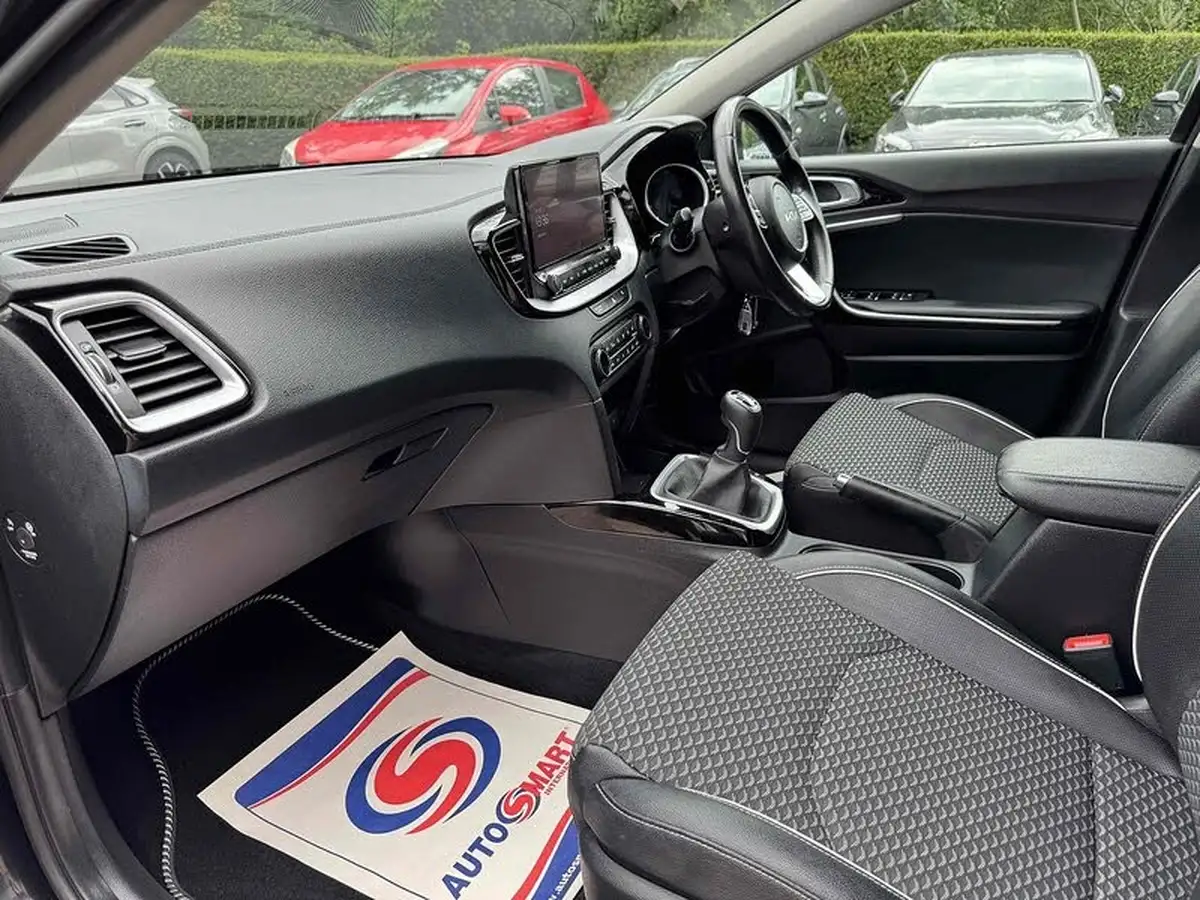 2022-kia-ceed-15-t-gdi-3-hatchback-big-17