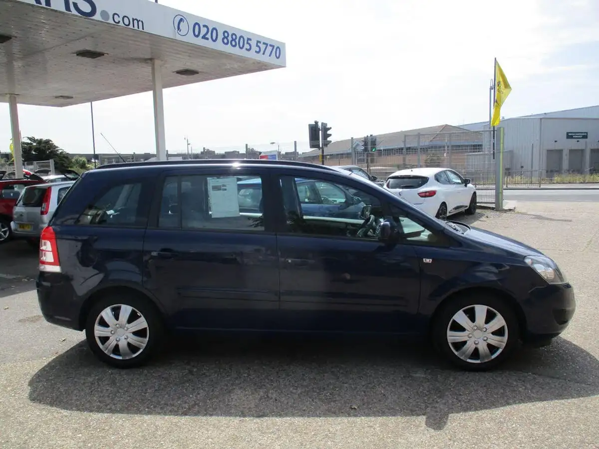 2013-vauxhall-zafira-16-exclusiv-big-1