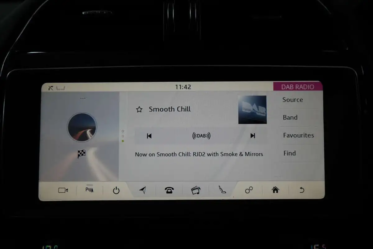 2020-jaguar-f-pace-20i-chequered-flag-big-37
