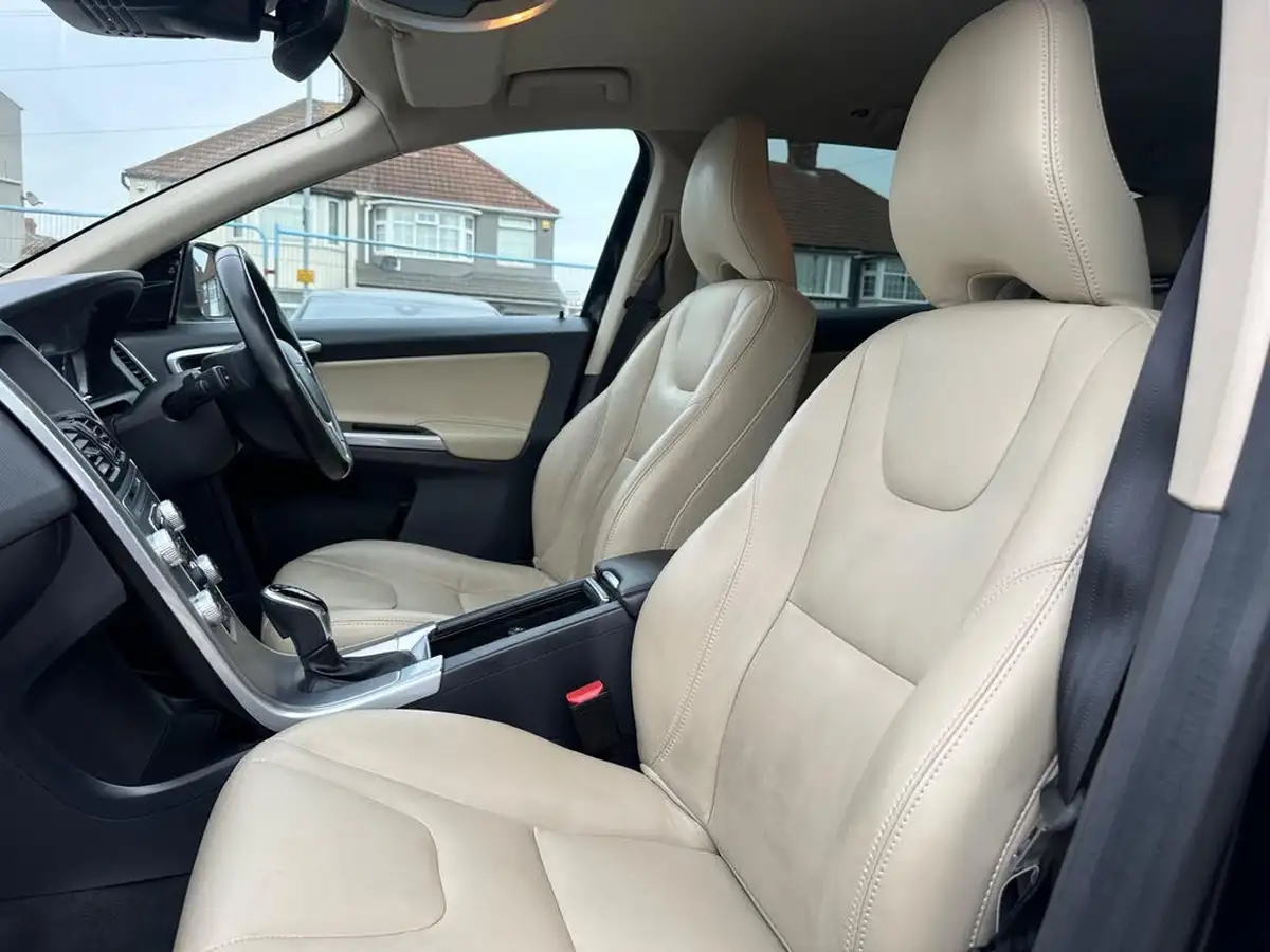 2017-volvo-xc60-20-t5-se-lux-big-13