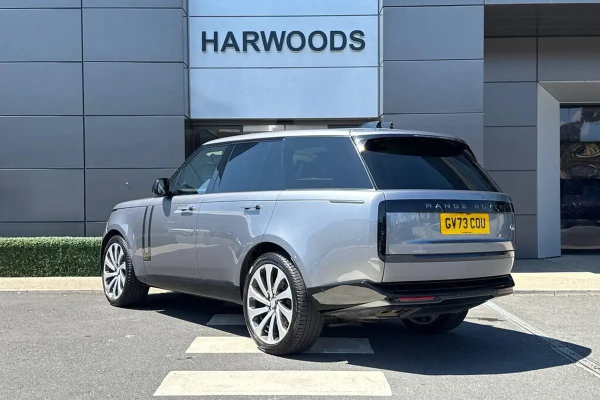 2024-land-rover-range-rover-30-d350-se-big-10