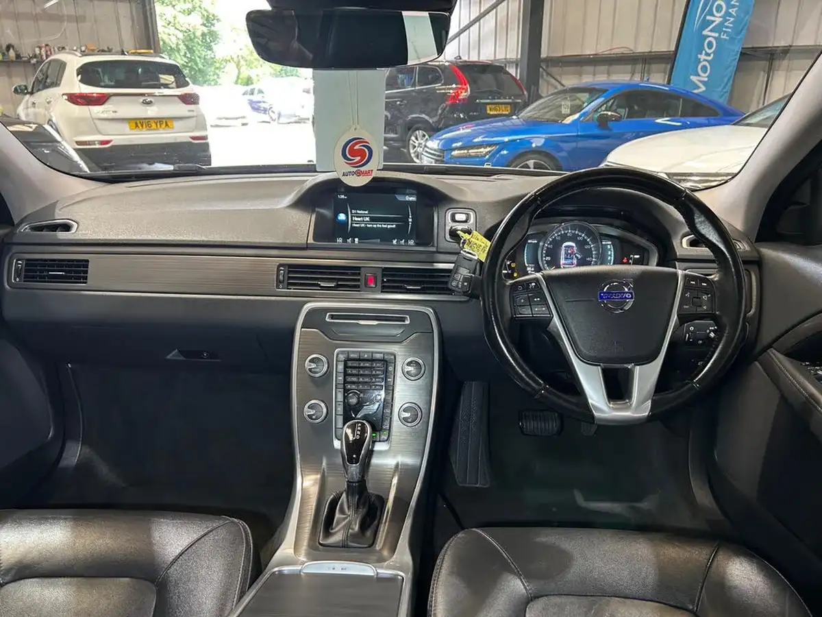 2015-volvo-xc70-24td-d5-se-lux-big-15