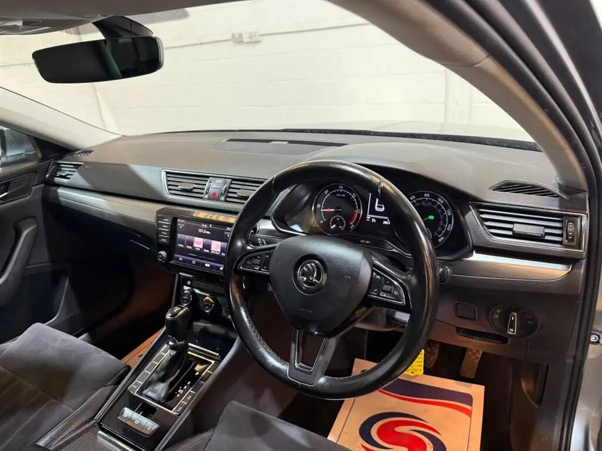 2017-skoda-superb-20tdi-se-technology-estate-dsg-big-31