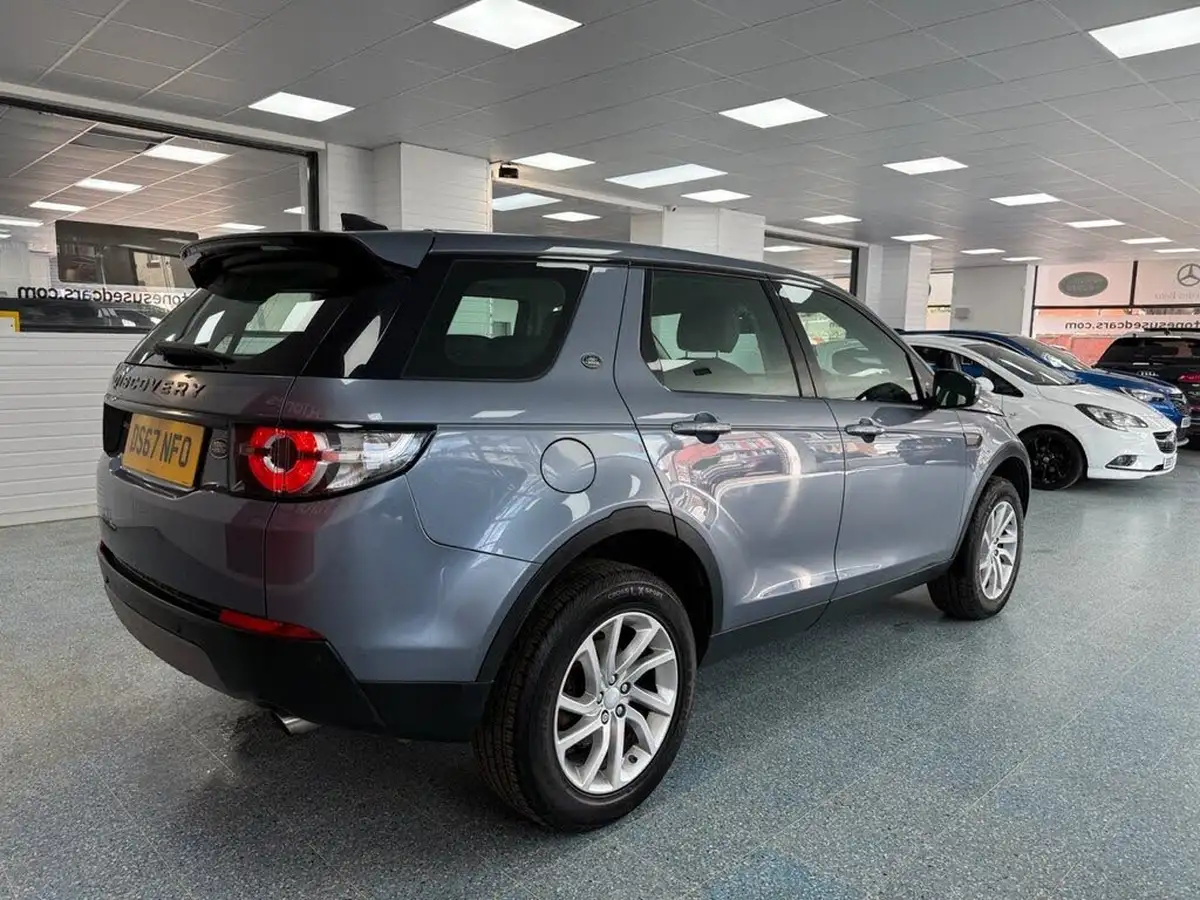 2017-land-rover-discovery-sport-20-si4-se-tech-big-1